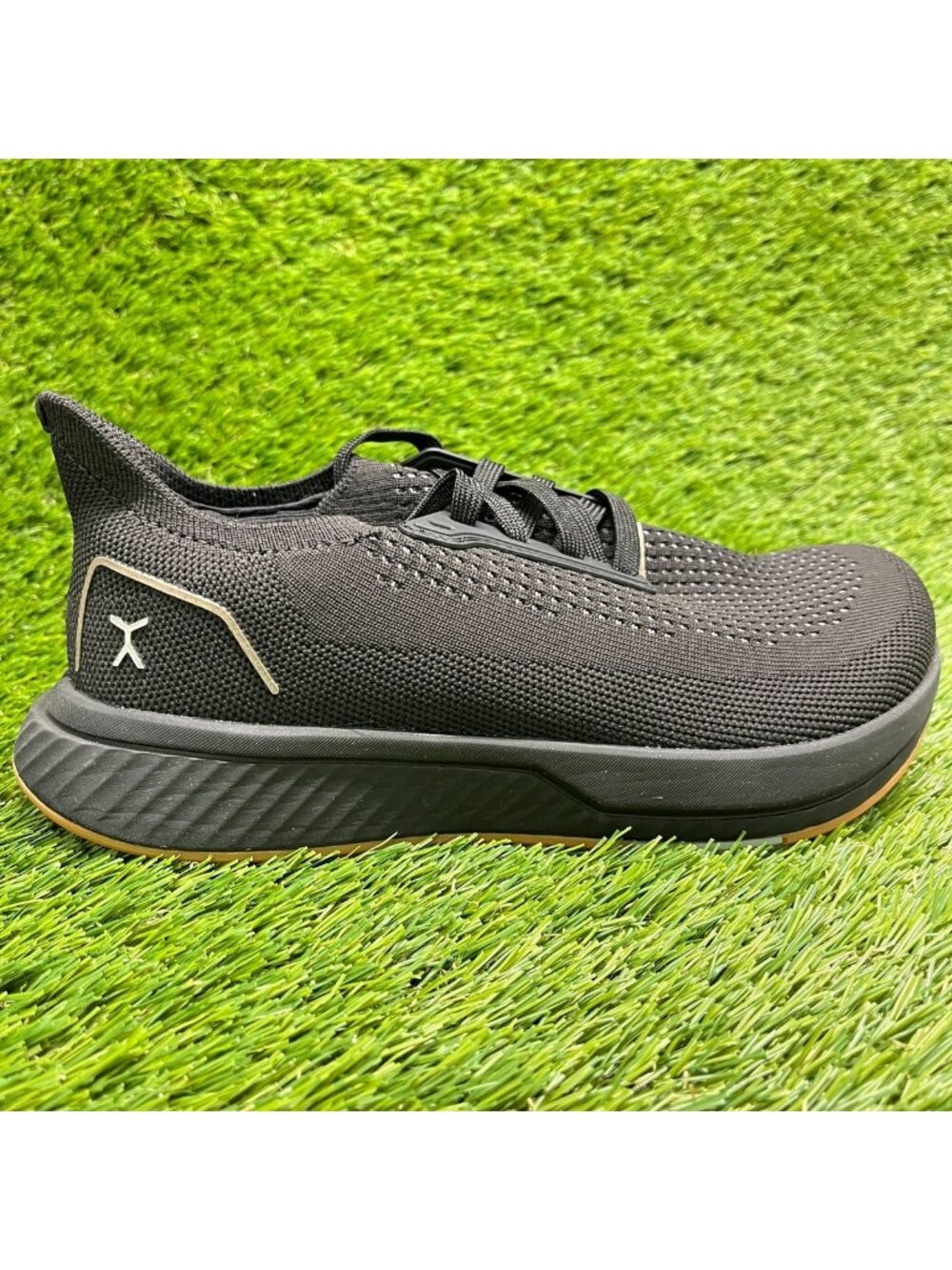 Flux Footwear Adapt Runner Black Gum Womens Size 6.5 Athletic Shoes Sneakers